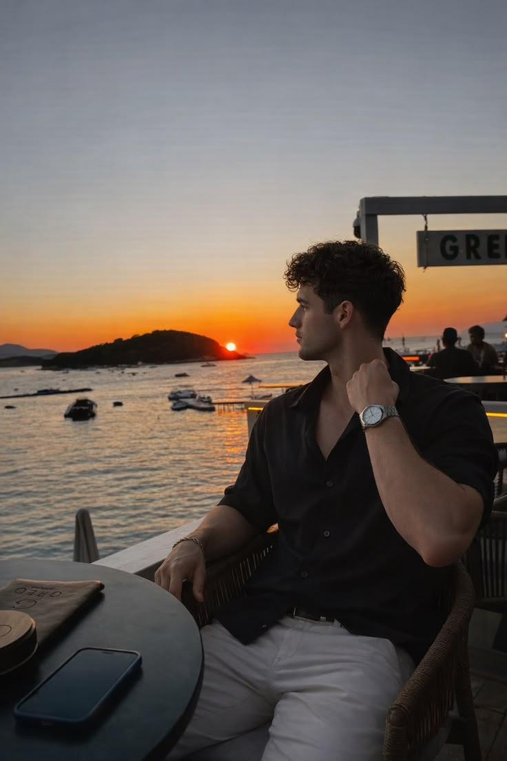 Homem em restaurante à beira-mar no pôr do sol em foto de viagem gerada por IA